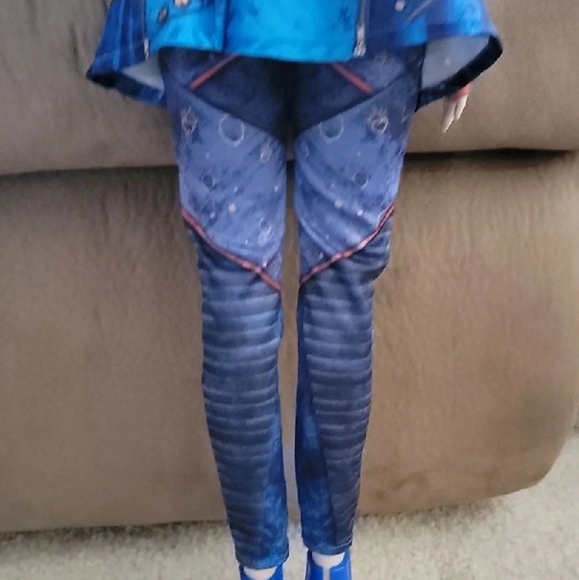 Disney Descendants Evie Doll - Picture 11 of 11